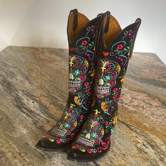Old Gringo Shoes - Old Gringo Klak Sugar Skull Cowgirl Boots
Multi-Colored Embroidery Size 6.5